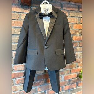 Boys 4 piece Nautica tuxedo set size 6 plus shoes size 12
